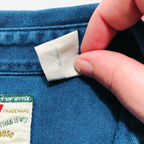 Vintage Levi's Denim Button Down Shirt - Picture 14 of 15